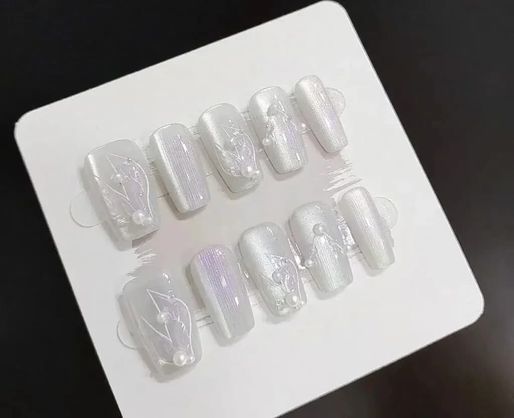 Silver White Mermaid Cat Eye Press On Nails with Pearls