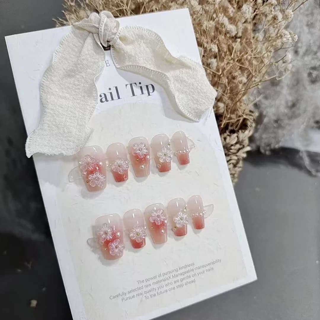 Floral Press-On Nails Short Coffin Shape Cute Blush Design 10 Pieces