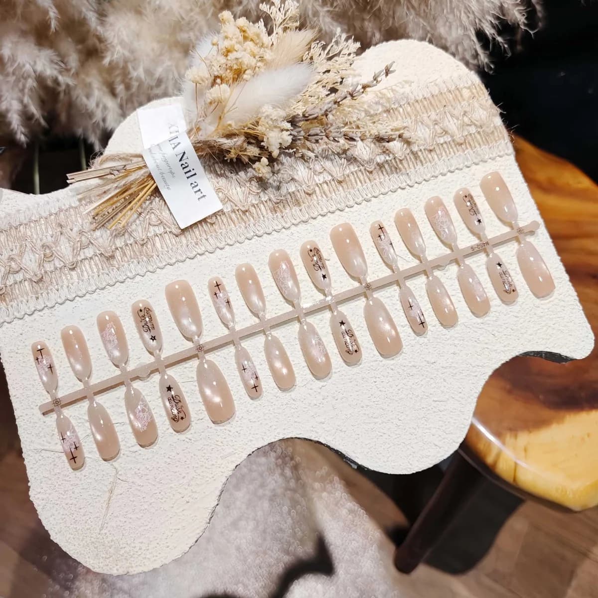 Milky White Cat Eye Press On Nails, Oval Shape, 30 Pieces