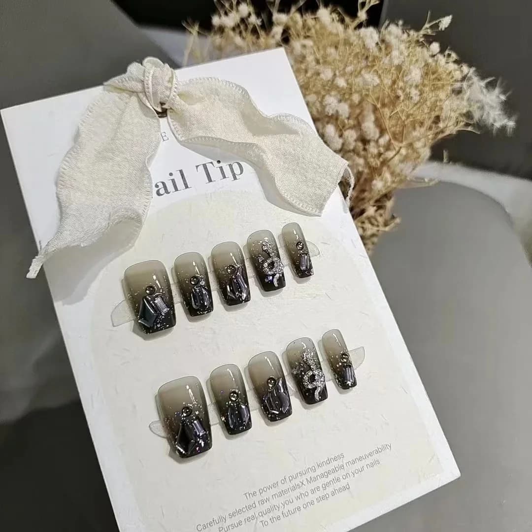 Black Snake Press-On Nails Short Coffin Shape Cat Eye Glitter 10 Pieces