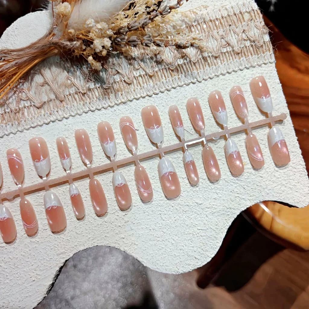 Milky White Cat Eye Press On Nails Medium Oval Shape 30 Pieces