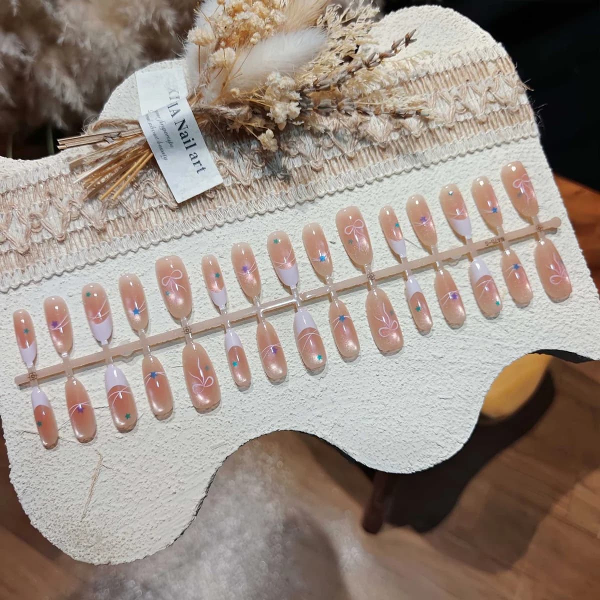 Soft Pink Cat Eye Press-On Nails, 30 Pieces, Reusable False Nails
