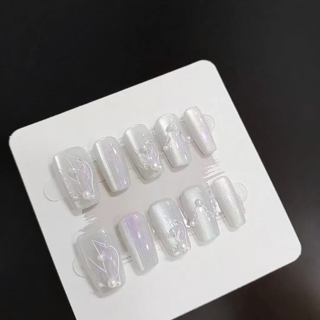 Silver White Mermaid Cat Eye Press On Nails with Pearls
