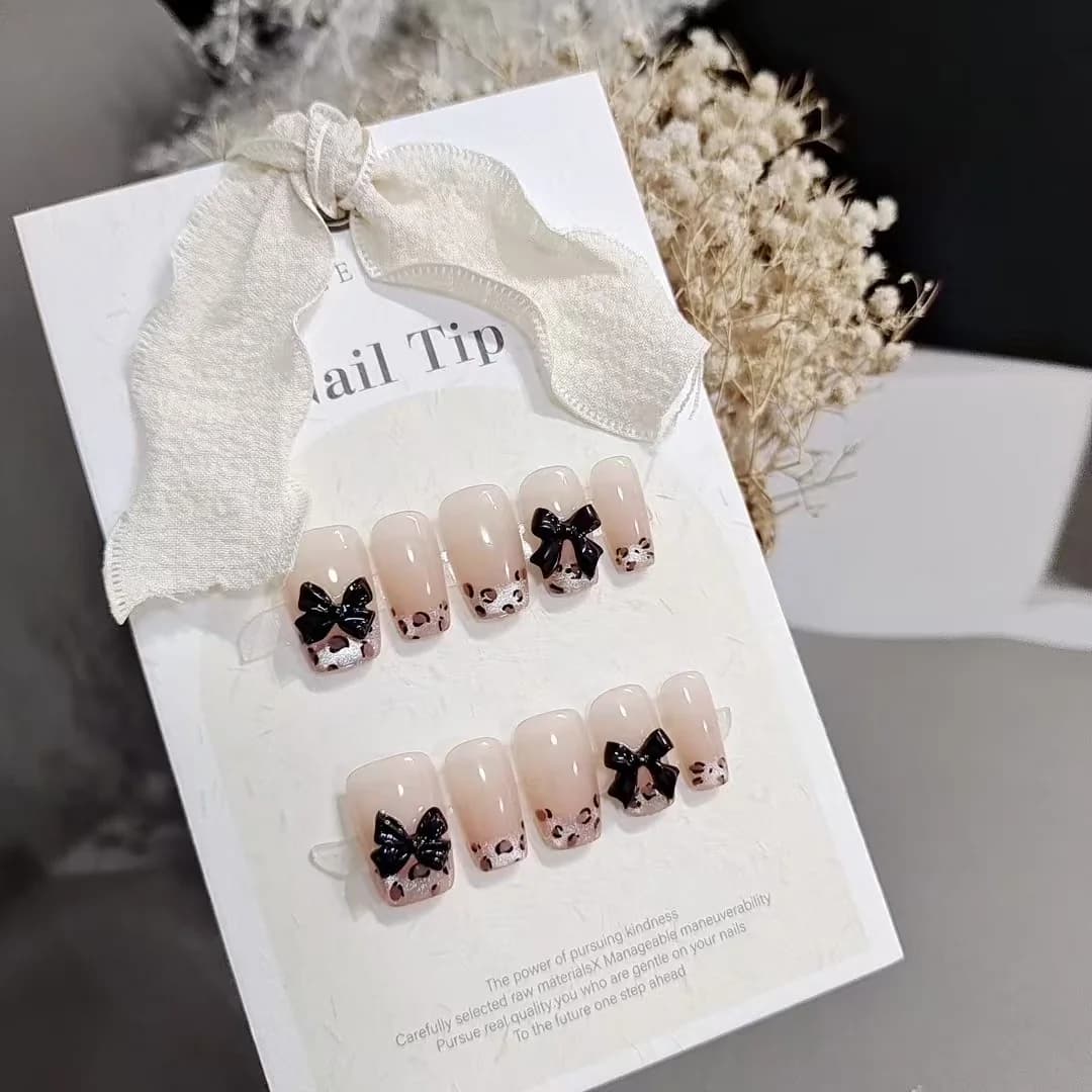 Leopard Print Butterfly Press-On Nails Short Coffin Shape 10 Pieces