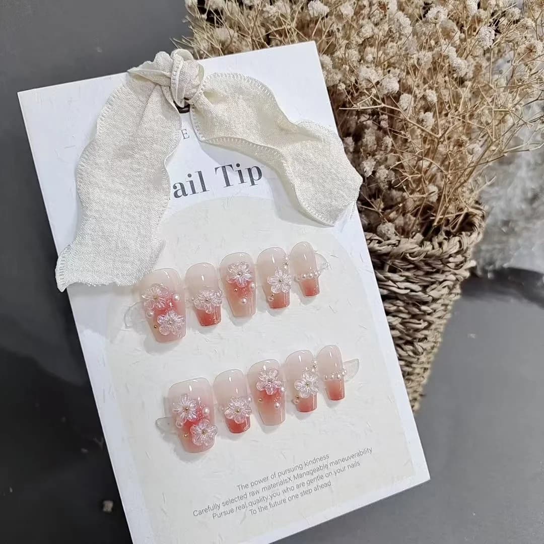 Floral Press-On Nails Short Coffin Shape Cute Blush Design 10 Pieces