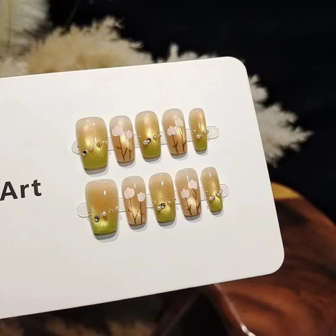 Short Cat Eye Press On Nails with Floral Design, Sweet Gradient Style