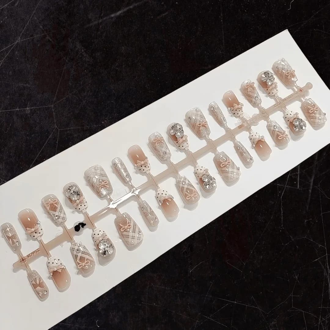 Creamy Lily French Tip Press On Nails Cat Eye Short Coffin 30 Pieces