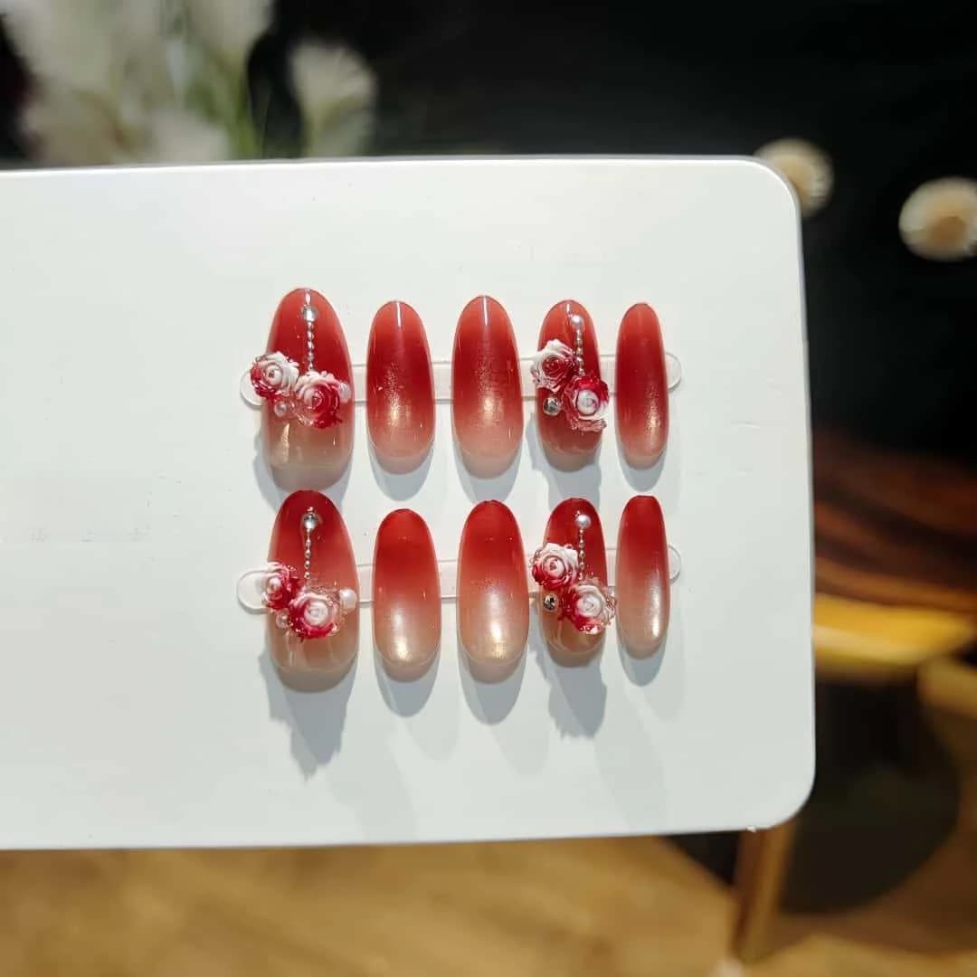 Rose Garden Cat Eye Press On Nails Red Gradient Glitter Oval Shape