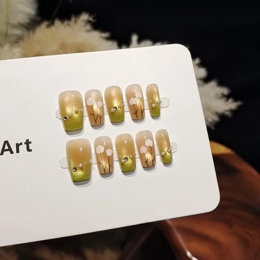 Short Cat Eye Press On Nails with Floral Design, Sweet Gradient Style