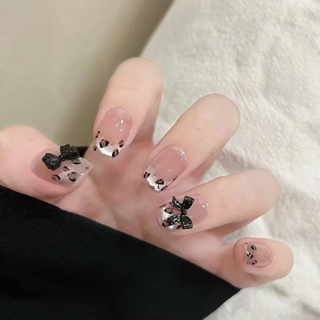 Leopard Print Butterfly Press-On Nails Short Coffin Shape 10 Pieces