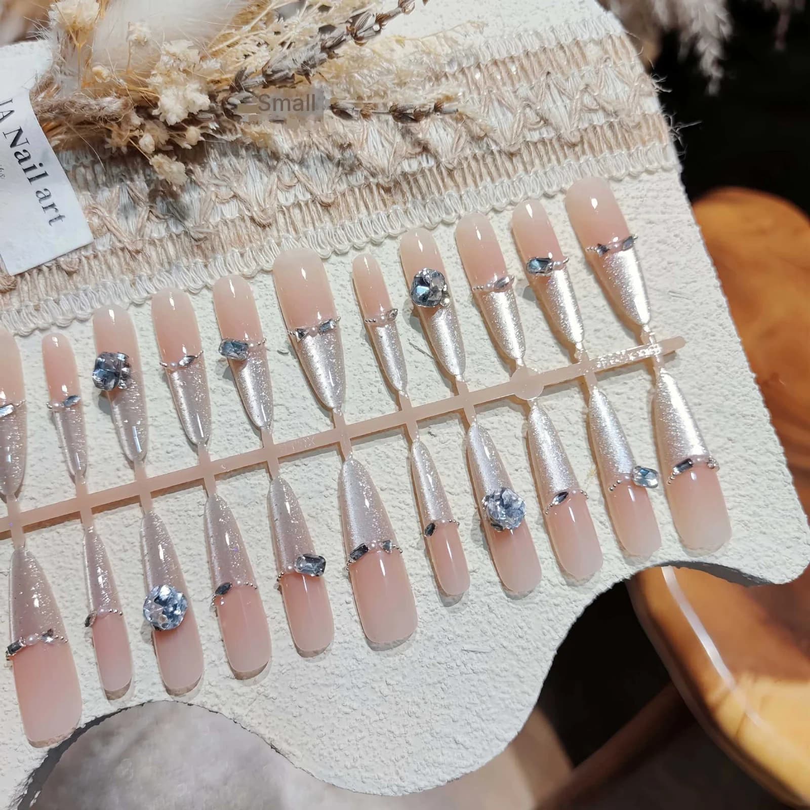 Pearlescent Rhinestone Press-On Nails Cat Eye Glitter Manicure Set