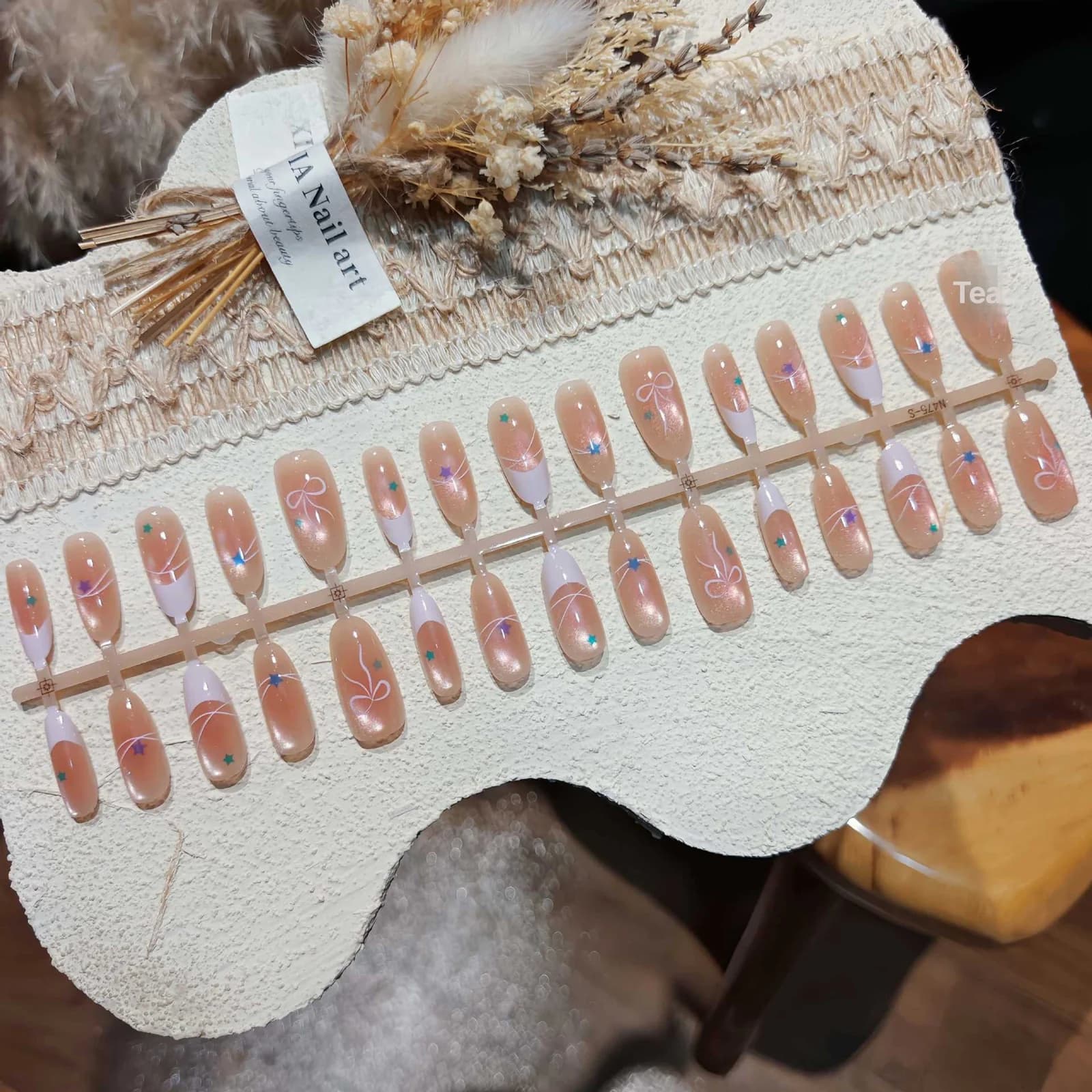 Soft Pink Cat Eye Press-On Nails, 30 Pieces, Reusable False Nails