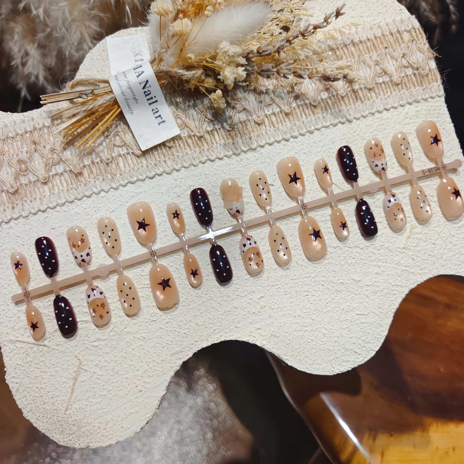 Cat Eye Press-On Nails Short Oval Brown Starry Design