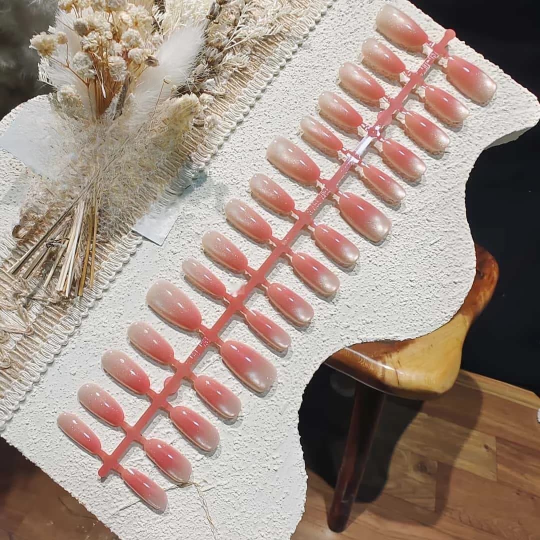 Pink Gradient Cat Eye Press-On Nails with Glass Bead Effect