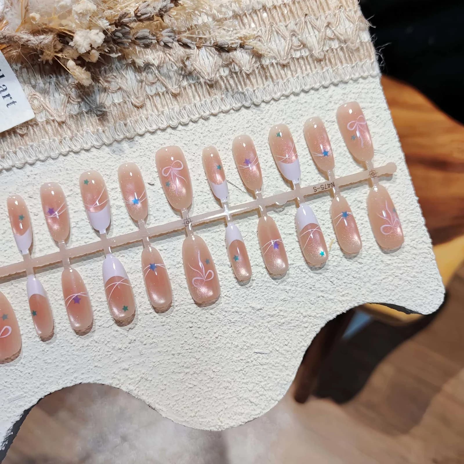 Soft Pink Cat Eye Press-On Nails, 30 Pieces, Reusable False Nails