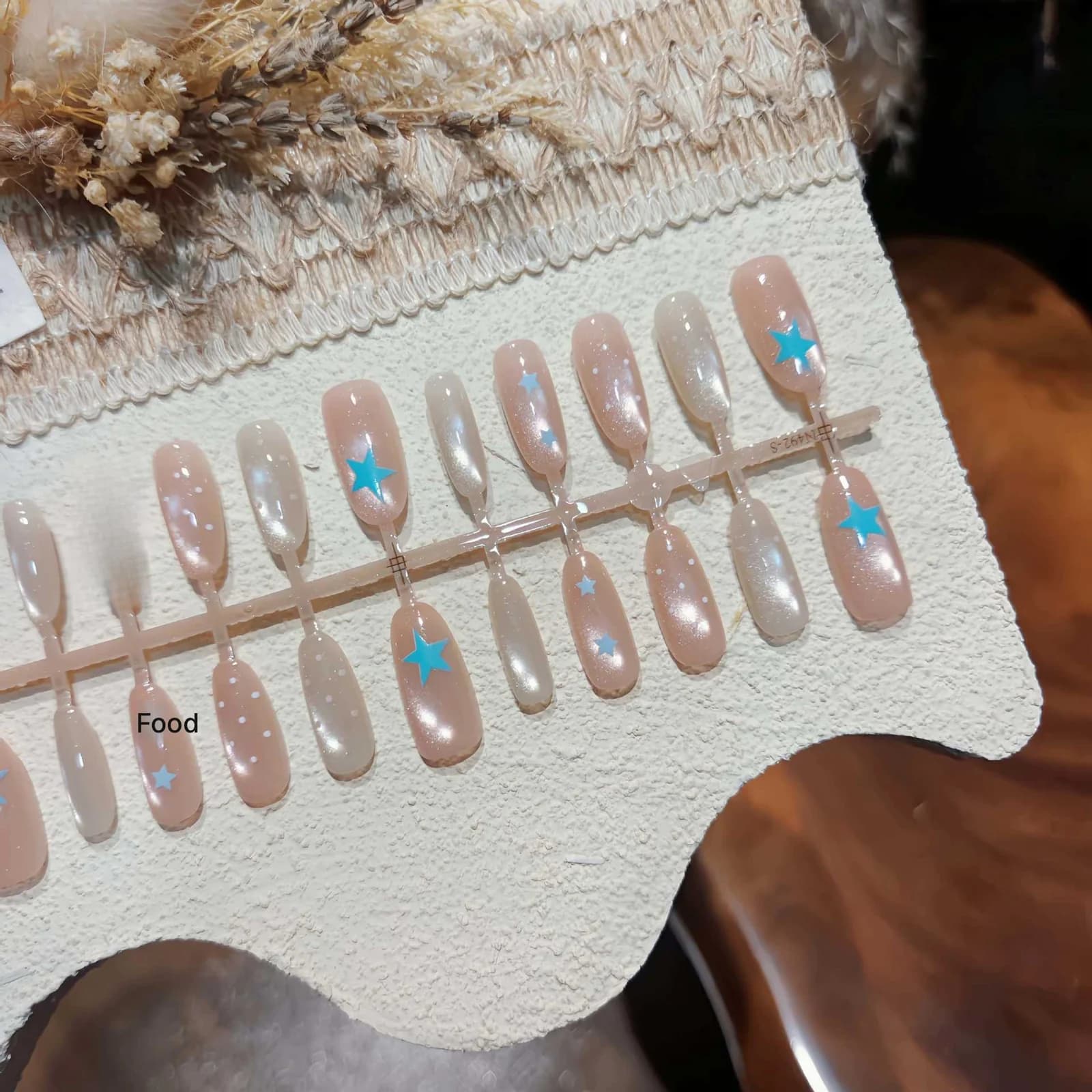 Cat Eye Press-On Nails Light Peach Starry Design 30 Pieces