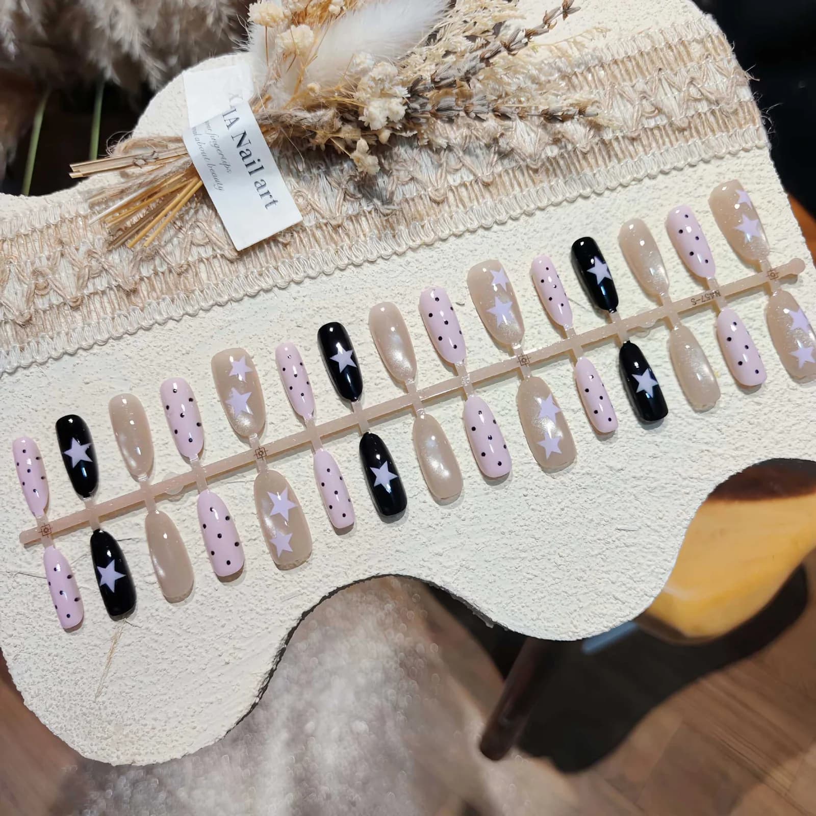 Cat Eye Press On Nails Misty Pink Oval Shape 30 Pieces