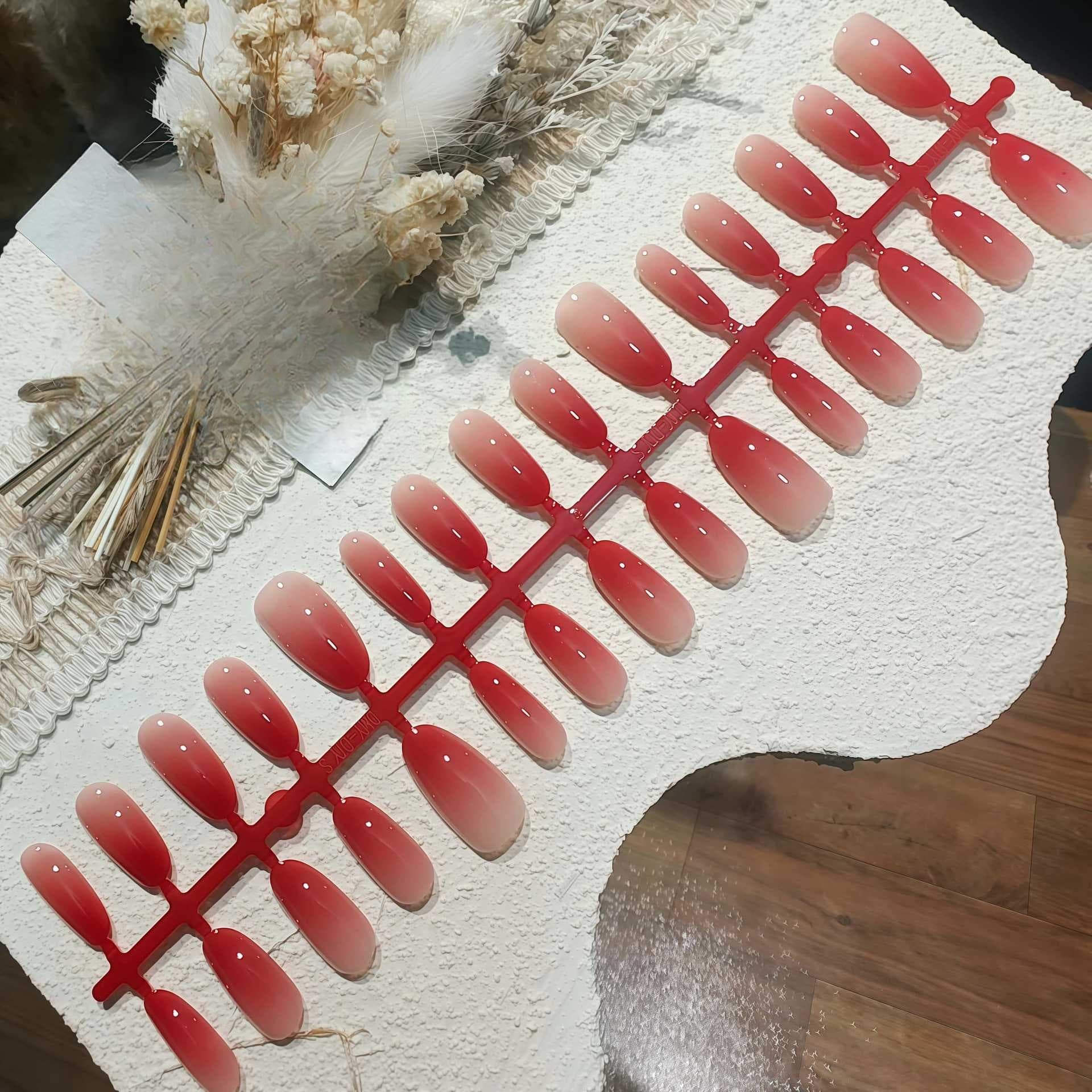 Red Gradient Oval Press-On Nails, 30-Piece Set