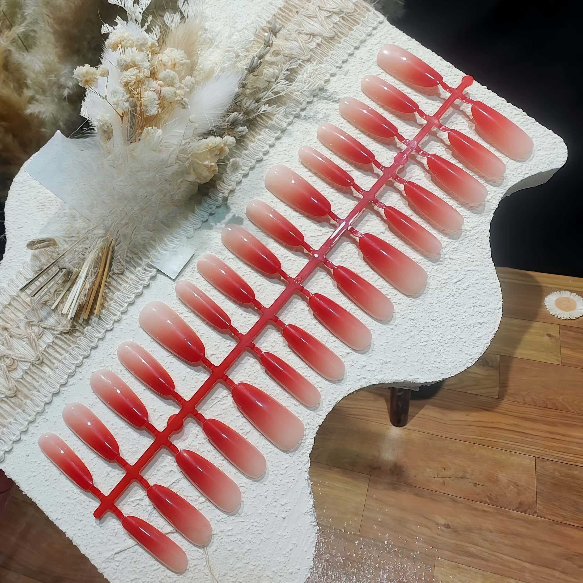 Red Gradient Oval Press-On Nails, 30-Piece Set